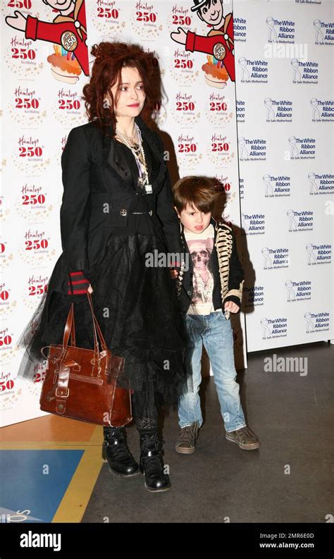 Helena Bonham Carter Und Sohn Billy Raymond Burton Nehmen An Der