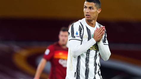 Coronavirus Le Joueur De Foot Cristiano Ronaldo Test Positif