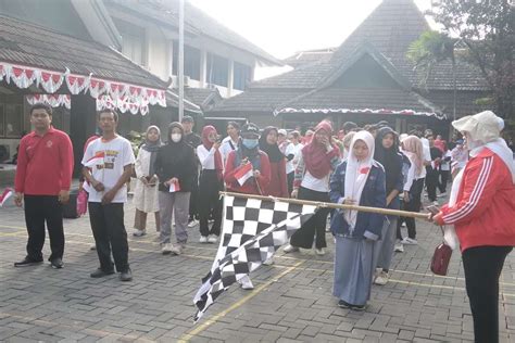 Jelang Peringatan Hut Kemerdekaan Ri Diskominfo Diy Bagikan Bendera Ke