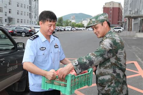 汪清县公安局“八一”建军节前夕慰问人武部、武警中队官兵澎湃号·政务澎湃新闻 The Paper