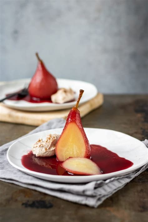 Poached Pears In Red Wine With Cinnamon Cream Veggie Desserts