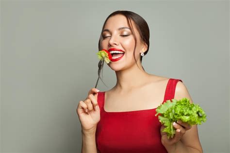 Premium Photo Pretty Young Woman Eating Healthy Food Healthy Eating