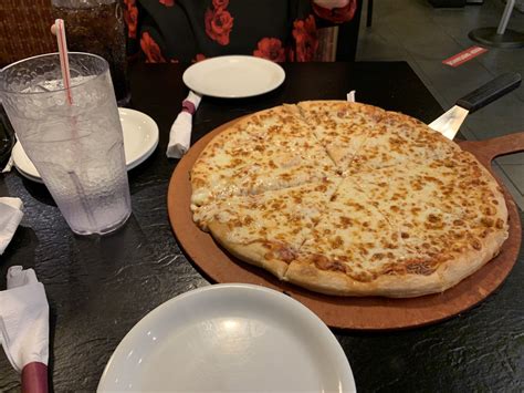 Hand-tossed pizza (dine-in) : r/pizzahut