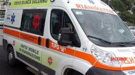 Incidente Sulla Litoranea Scontro Tra Due Auto Grave Un Uomo