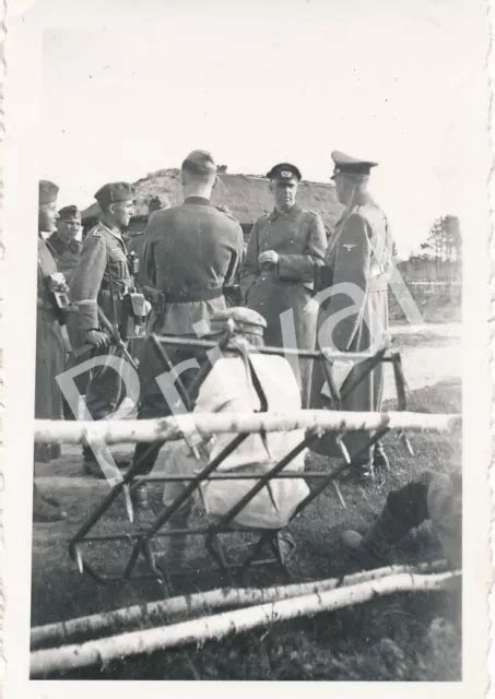 Foto Wk Ii Wehrmacht Soldaten Polizei Offiziere Im Gespr Ch Ostfront F