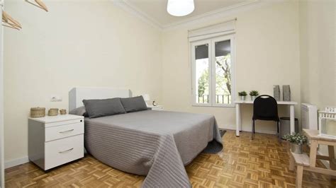 Se alquila habitación en apartamento de 6 dormitorios en Lavapiés