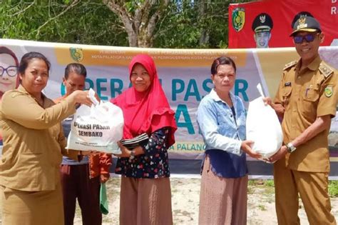 Pemkot Palangka Raya Salurkan 700 Paket Sembako Murah ANTARA News