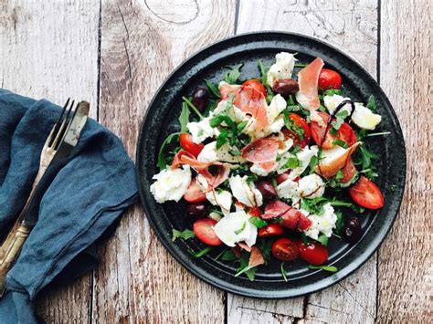 Rucolasalat Med Serranoskinke Og Frisk Mozzarella