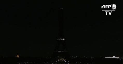 Vid O Lutte Contre Le Cancer Du Sein La Tour Eiffel Illumin E En Rose