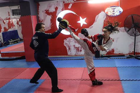 Turkish kickboxer shakes off quake aftermath to clinch medals | Daily Sabah