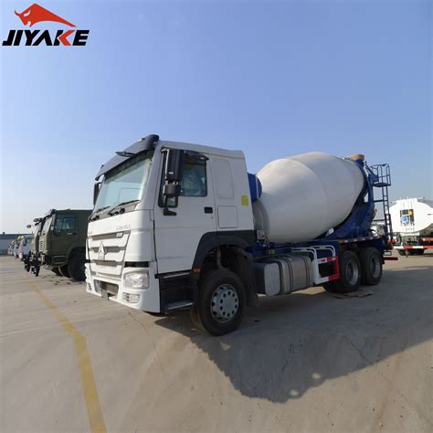 HOWO 6X4 Cheap 336HP 10 Wheeler 8m3 9cbm Concrete Cement Mixer Tank