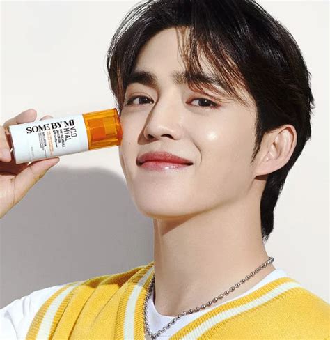 V10 Hyal Hydra Capsule Sunscreen Protector Solar – SkinB