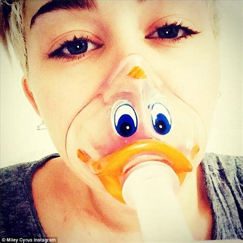 Miley Cyrus Eats Pancakes In Bed After Being Discharged From Hospital Daily Mail Online