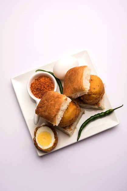 Egg Vada Pav O Anda Wada Paav O Pav Es Un Plato De Comida Rápida No