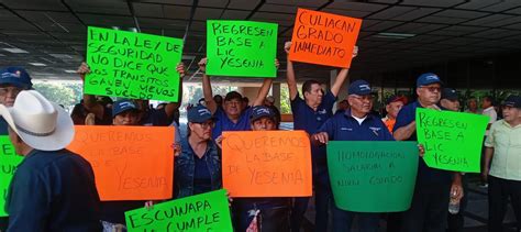 Polic As Jubilados Se Manifiestan En El Palacio De Gobierno De Sinaloa