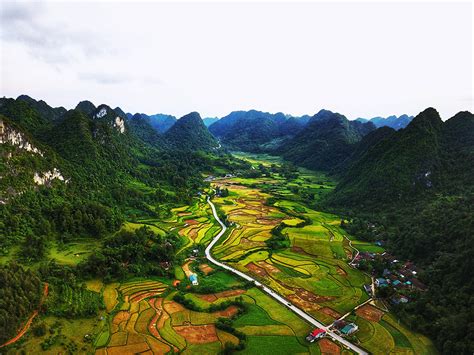 Fondos de Pantalla 1600x1200 Vietnam Montañas Campos Carreteras Bac Can