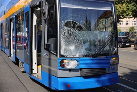 Unfall Mit Tram Frau Schwer Verletzt Ins Krankenhaus