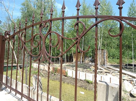 Кованые ограждения для лестниц и газонов на заказ