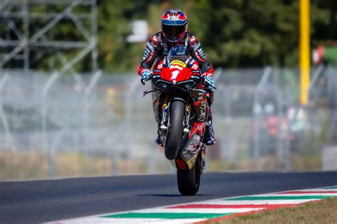 Sbk Pirro Vince Al Mugello E Aggancia Zanetti Nel Civ Superbike