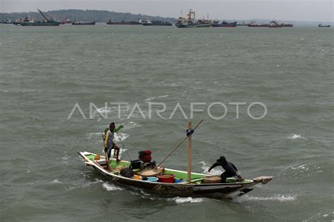 NELAYAN TRADISIONAL SURABAYA ANTARA Foto