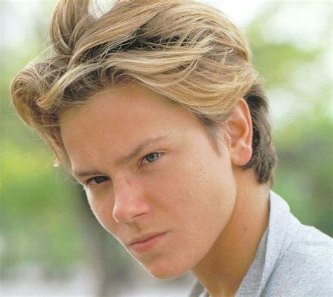 River Bottom Actor Poze River Phoenix Actor Poza 21 Din 48