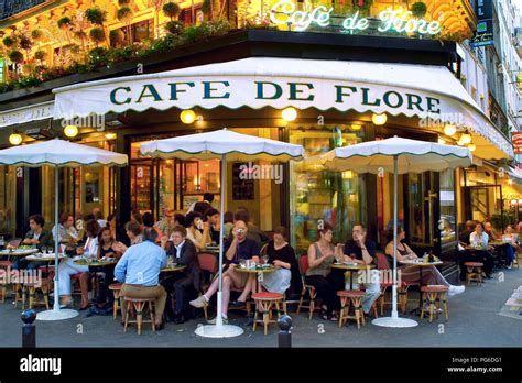 Café de Flore in St Germain des Pres Paris Frankreich Stockfotografie