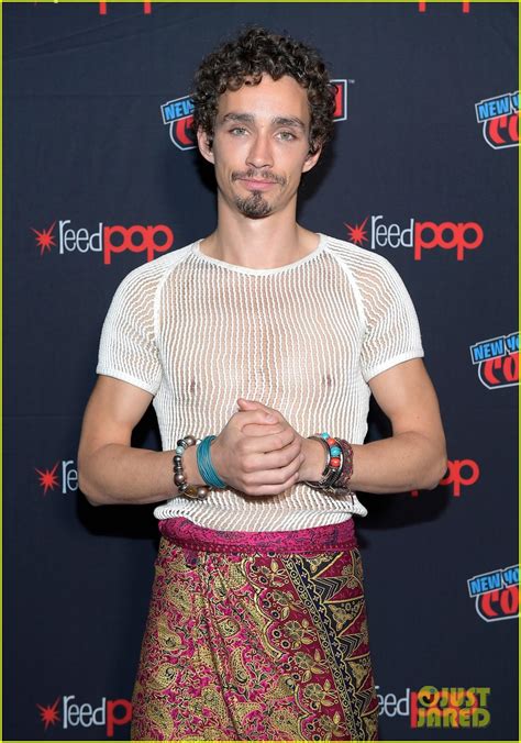 Mortal Engines Robert Sheehan Wears Sheer Shirt Sarong To Comic Con