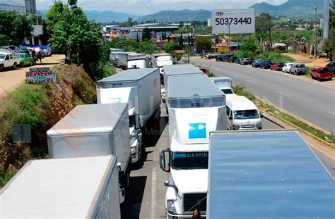 Retienen Manifestantes 46 Camiones De Carga En Crucero Hacienda Blanca