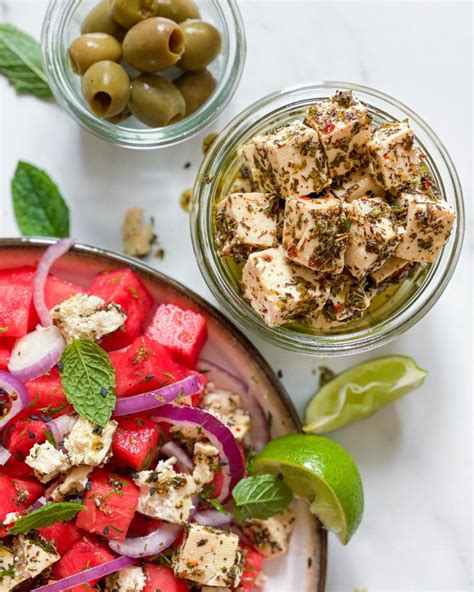 Vandmelonsalat med feta Skøn melonsalat med vegansk feta