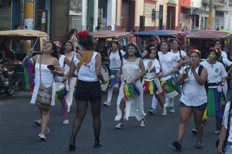 D A Del Orgullo Gay El Colorido Desfile En Iquitos Fotos Peru El Comercio Per