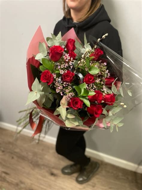 Luxury Red Rose Bouquet Buy Online Or Call 01642 787989