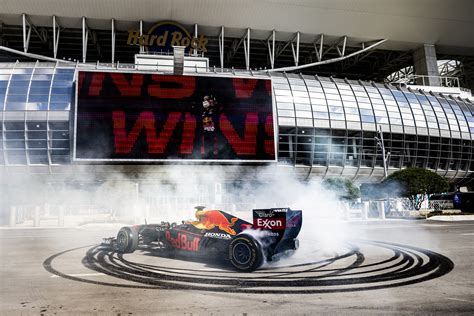 Max Verstappen Wins Last F1 Race of the Season, Becomes World Champion - autoevolution