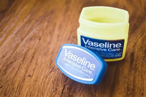 Vaseline For Eczema: Is It OK To Put Vaseline On Eczema? - Our Eczema ...