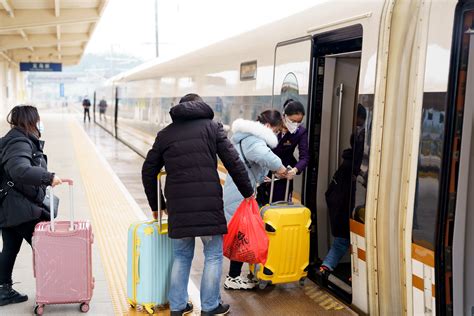 长三角铁路迎节后客流小高峰 1月24日预计发送旅客115万人次 新闻频道 央视网