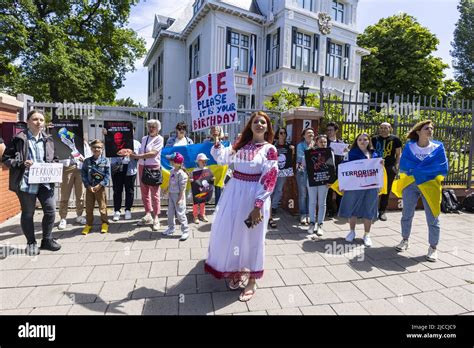 Den Haag Eine Gruppe Von Demonstranten Hat Sich