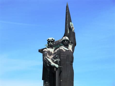 Памятник освободителям Донбасса - Твоим освободителям, Донбасс