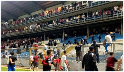 Aficionados Invaden La Cancha En El Partido Olimpia Vs Motagua