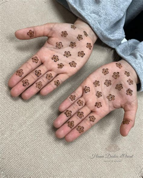 25 Mesmerizing Henna Designs Delicate Daisy Pattern I Take You