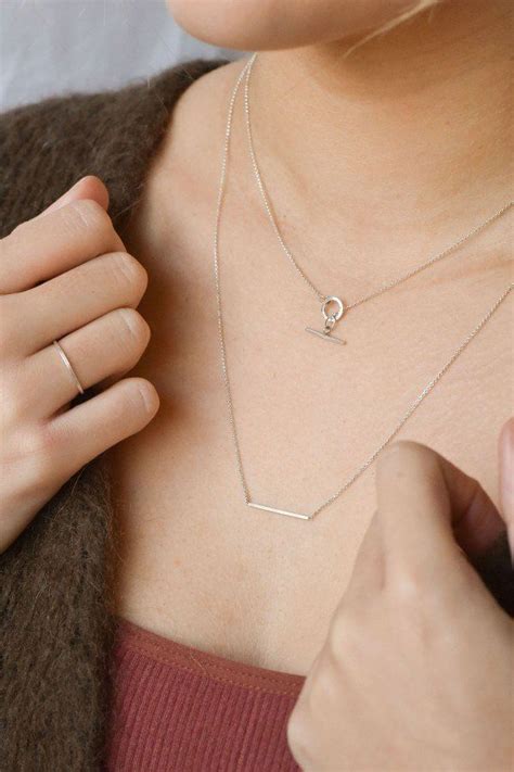 Der Squared TBar Choker ist perfekt für alle eine minimalistische