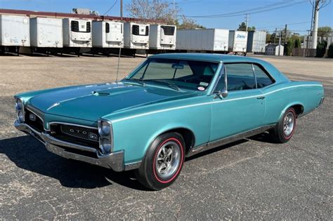 Rare Column Auto 1967 Pontiac GTO Barn Finds