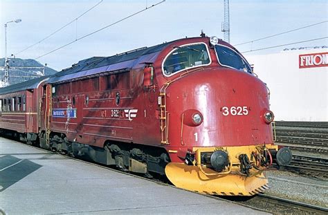 Di3 625 in Trondheim 22-04-1993. - Bahnbilder.de