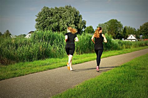 Fotos gratis mujer deporte corriendo joven verde formación