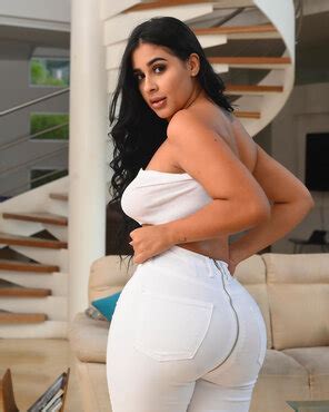 Big Latina Ass In White Jeans Porn Pic