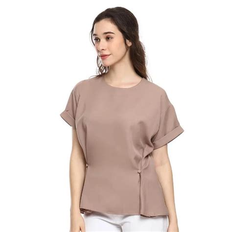 Blouse Lengan Pendek, Sesuaikan Modelnya dengan Aktivitas