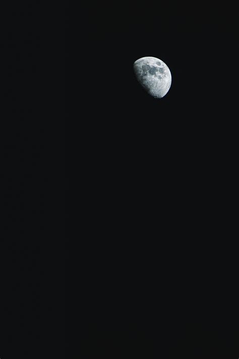 Une Pleine Lune Est Vue Dans Le Ciel Sombre Photo Image Gratuite De