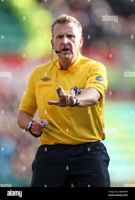 Jon Moss, referee Stock Photo - Alamy