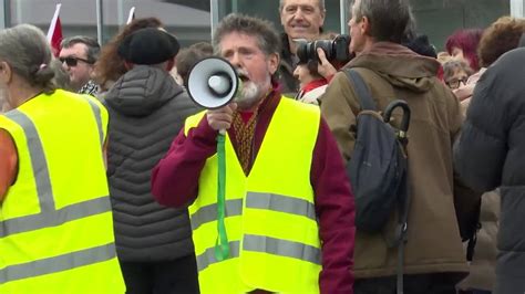 Miles De Personas Reclaman En Pamplona Un Alto El Fuego Inmediato Y