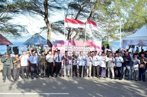 Pj Wali Kota Sabang Canangkan Gerakan Pembagian 10 Juta Bendera Merah