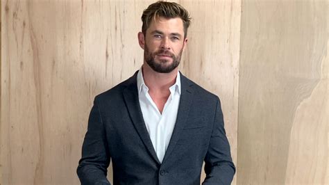 Chris Hemsworth S Massive Arm Pic Trolled By Brother Luke Photo Comic Sands