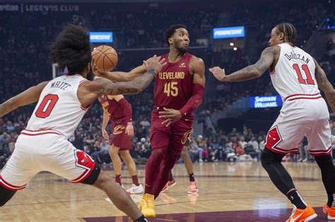 Donovan Mitchell Scores 30 Points Cavaliers Rally From 17 Down To Beat